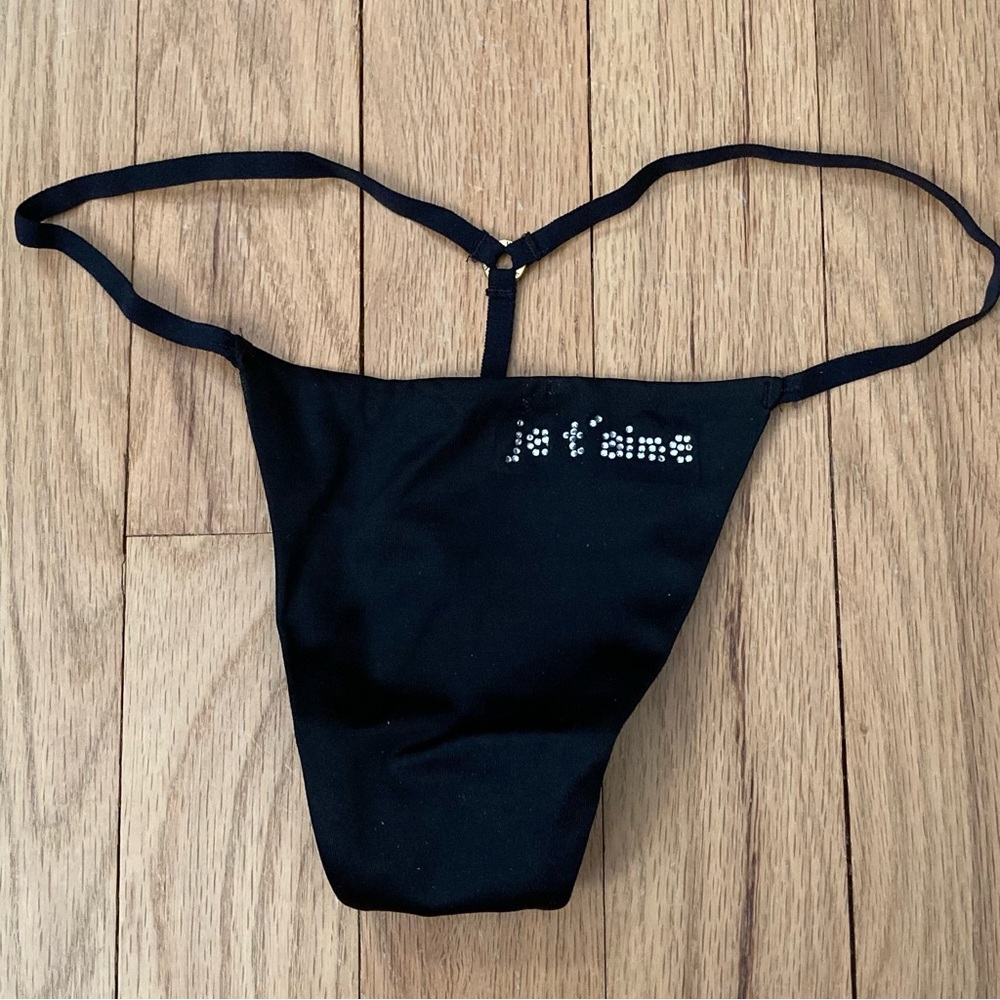 NIP, NWOT Victoria’s Secret Black “Very Sexy” V-String Size S